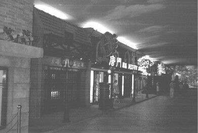 图3 提供老上海体验的上海1930地下街