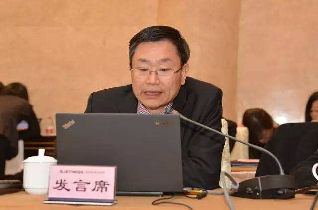 蓝城集团执行总裁傅林江宣读《蓝城集团合伙人实施办法》