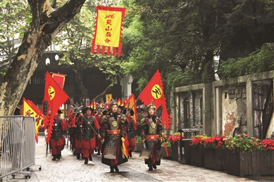 南宋皇城小镇：鼓楼的南宋士兵换岗秀