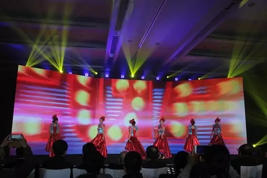 丰隆·百翘香江拉斯维加斯主题生活舞剧秀暨产品说明会