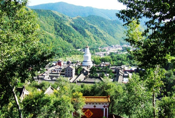 五台山——山西省。文殊菩萨道场。青庙黄庙交融道场。世界文化景观遗产