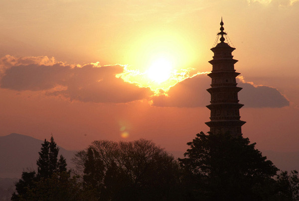 鸡足山——云南省。伽叶尊者道场。禅宗发源地。佛教三派荟萃地。国家级风景名胜区