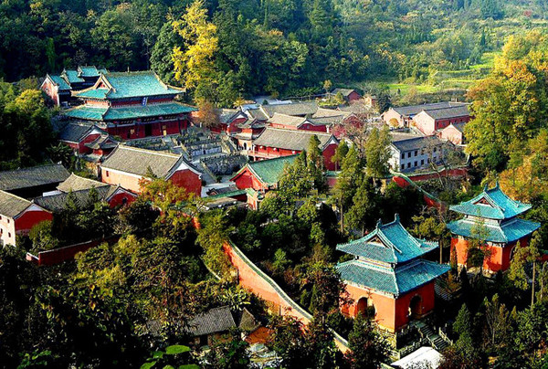 武当山——湖北省。道教圣境。祭祀玄武圣地。武当派功夫发源地。世界文化遗产