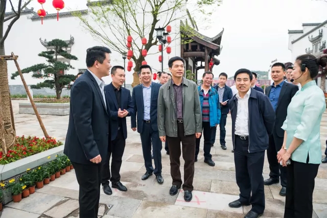 上饶市市长谢来发一行调研灵山工匠小镇