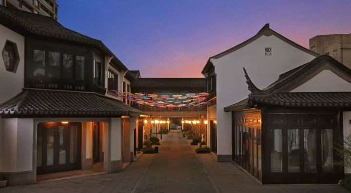 蓝邻知己中式商业步行街实景图