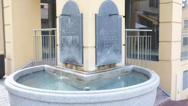 依云小镇矿泉水