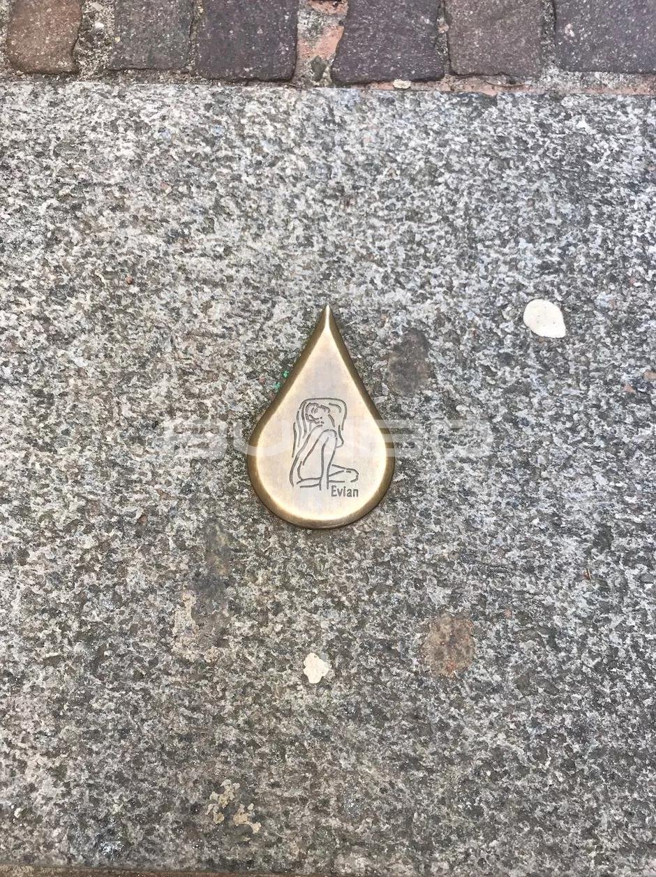 依云小镇形象符号