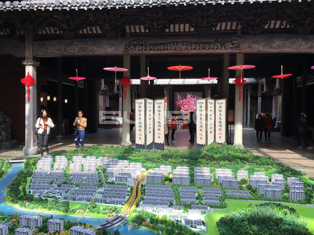 灵山工匠小镇《百鸟朝凤》郁金香节现场包装