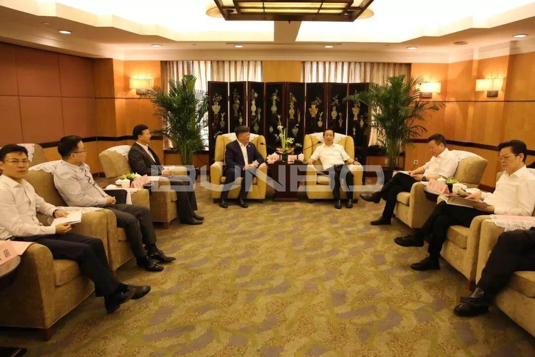 湖南省委副书记、省长许达哲在上海会见了绿地集团董事长、总裁张玉良
