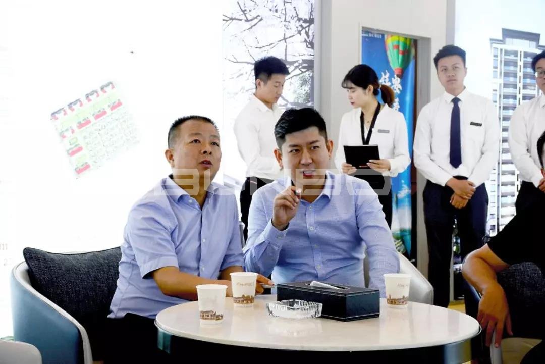 靖安县委书记田辉寄予绿地明镜湾项目厚望