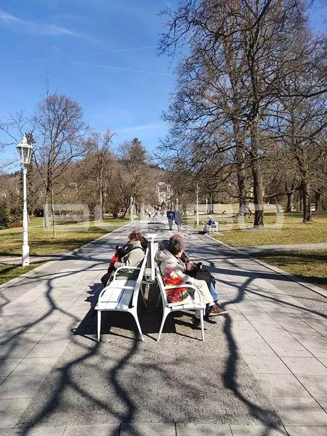 这是真正的养老小镇，温泉驱动，但远没有那么简单