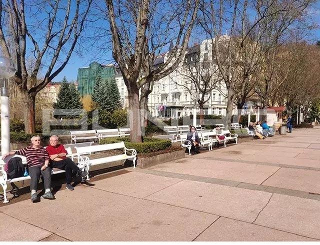 这是真正的养老小镇，温泉驱动，但远没有那么简单