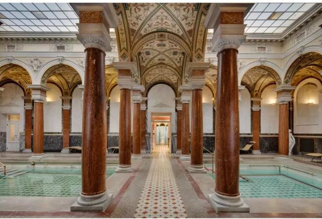 这是真正的养老小镇，温泉驱动，但远没有那么简单