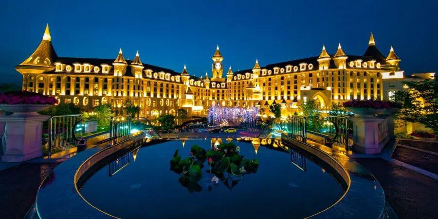 天使小镇城堡酒店夜景