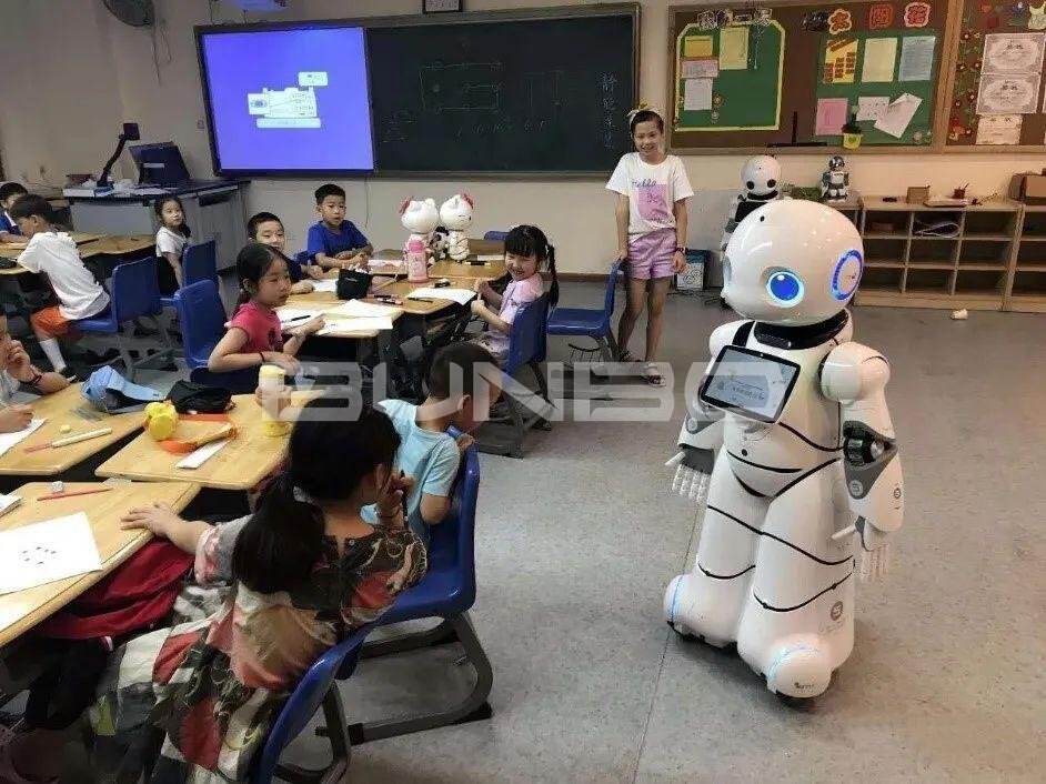 蓝润天使学校优蓝机器人课程