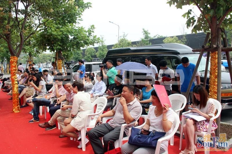 安吉·玫瑰园售楼中心正在隆重地举行对外开放庆典