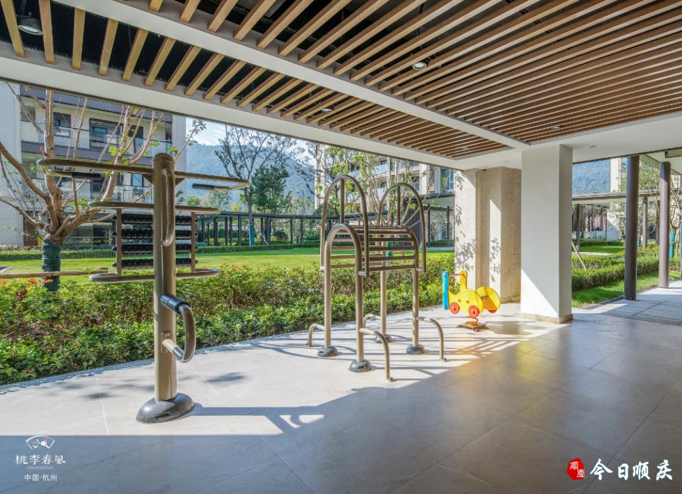 杭州临安青山湖桃李春风实景.jpg 杭州临安青山湖桃李春风实景.jpg