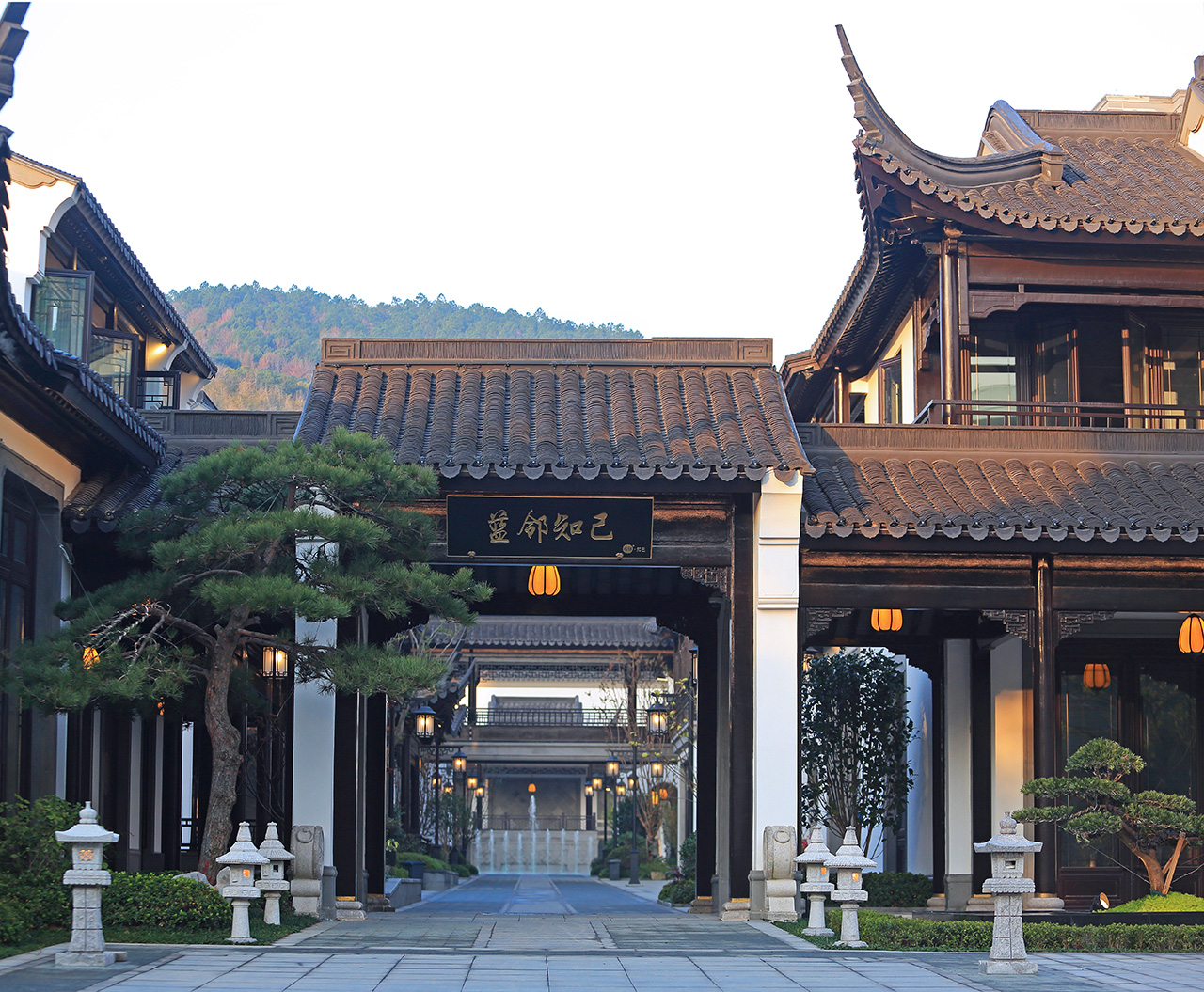 玫瑰园蓝邻知己商业街入口.jpg 玫瑰园蓝邻知己商业街入口.jpg