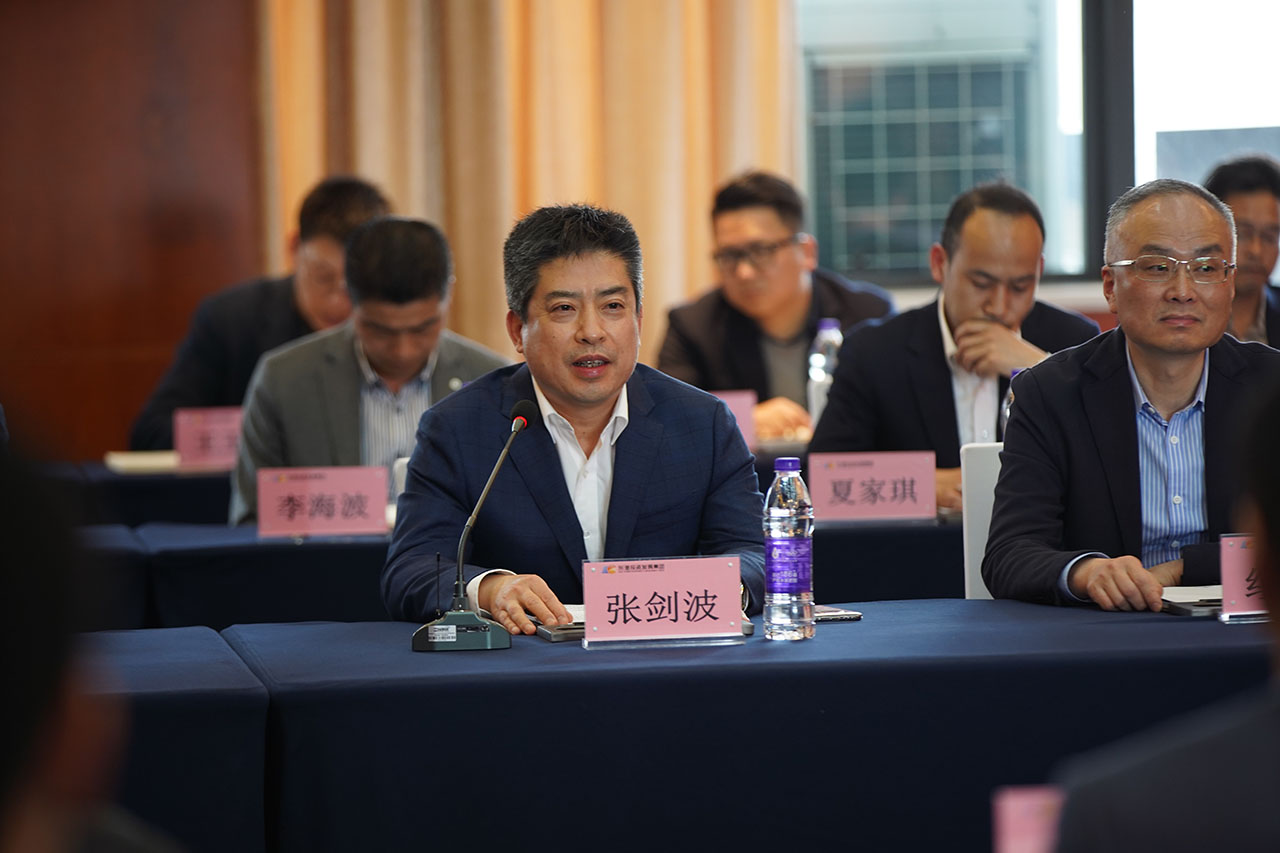 东港集团党委书记、董事长张剑波.jpg 东港集团党委书记、董事长张剑波.jpg