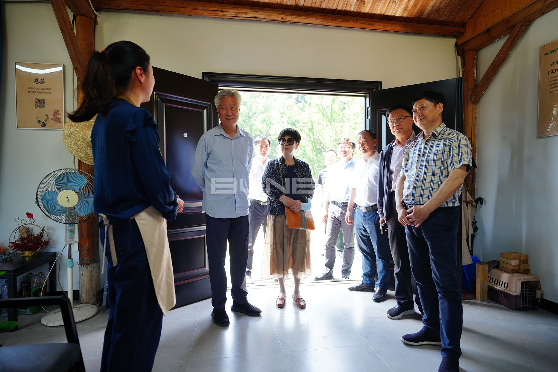 杭州市人大领导朱金坤、徐苏宾、陈红英在农库作物公园调研 杭州市人大领导朱金坤、徐苏宾、陈红英在农库作物公园调研