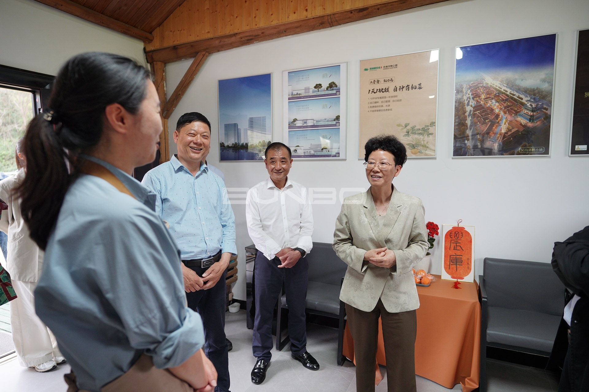 时任杭州市富阳区委书记吴玉凤调研农库作物公园 时任杭州市富阳区委书记吴玉凤调研农库作物公园